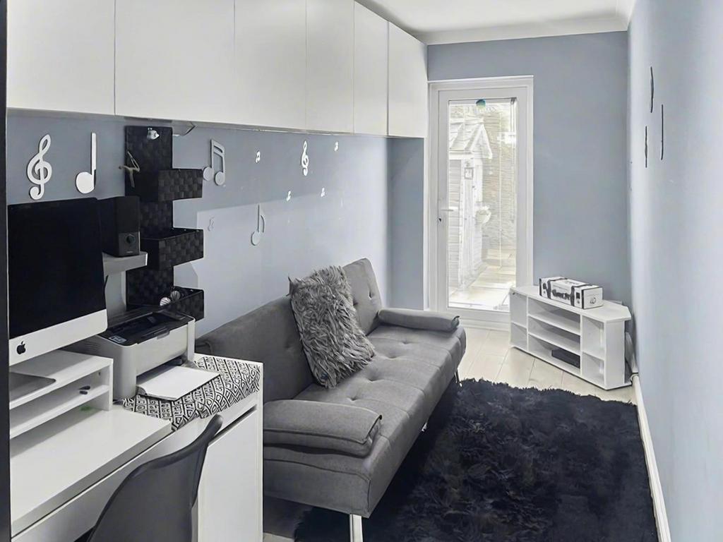 Second Lounge / Bedroom