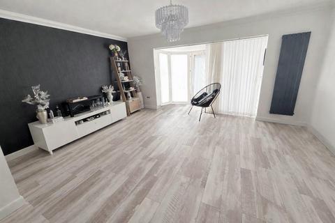 4 bedroom detached house for sale, Fairlop Avenue, Canvey Island SS8