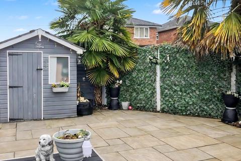 4 bedroom detached house for sale, Fairlop Avenue, Canvey Island SS8