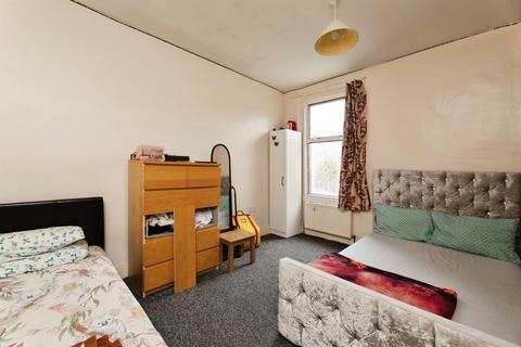 2 bedroom terraced house for sale, Thorpe Road, Barking