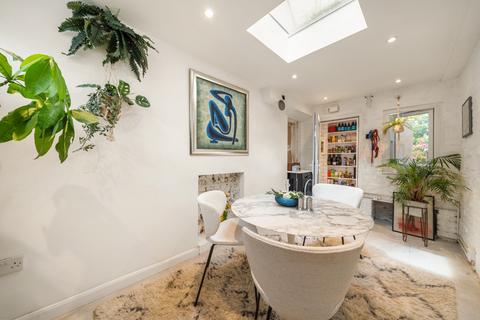2 bedroom flat for sale, Buckland Crescent, Belsize Park, London NW3