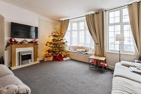 3 bedroom flat for sale, Queens Road, Hastings