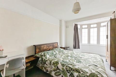 3 bedroom flat for sale, Queens Road, Hastings
