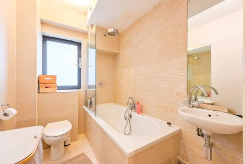 1 bedroom flat to rent, Britton Street, Clerkenwell, London, EC1M