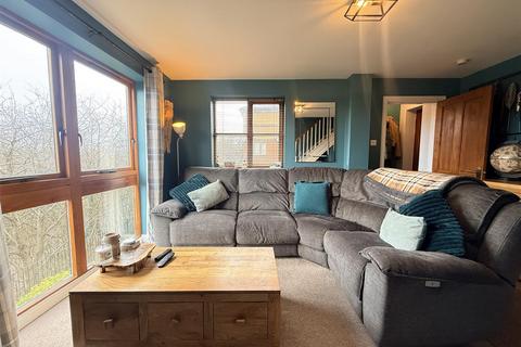 2 bedroom apartment for sale, Surrey Drive, Kingswinford