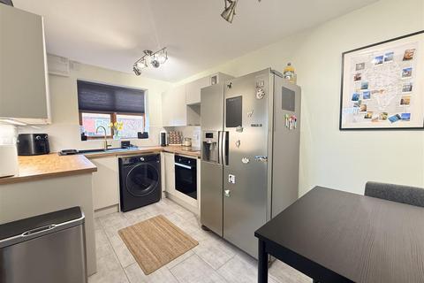 2 bedroom apartment for sale, Surrey Drive, Kingswinford
