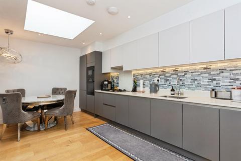 2 bedroom flat for sale, Essoldo Close, HARROW