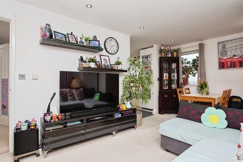1 bedroom flat for sale, Apple Grove, Harrow