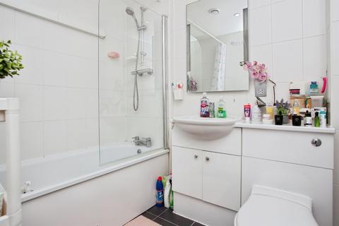 1 bedroom flat for sale, Apple Grove, Harrow