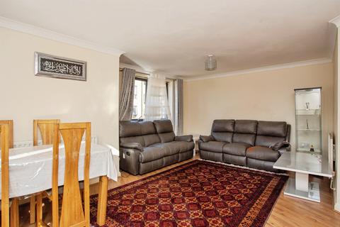 2 bedroom flat for sale, Hirst Crescent, Wembley