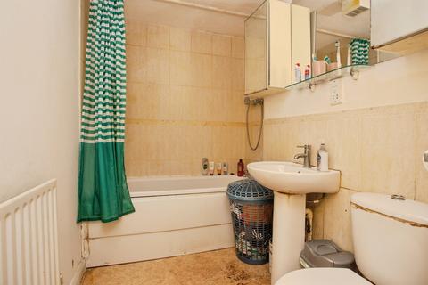 2 bedroom flat for sale, Hirst Crescent, Wembley