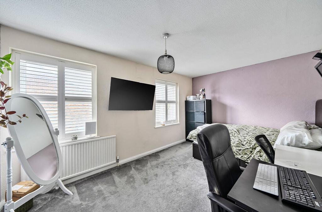 Bedroom 3 (rear right)