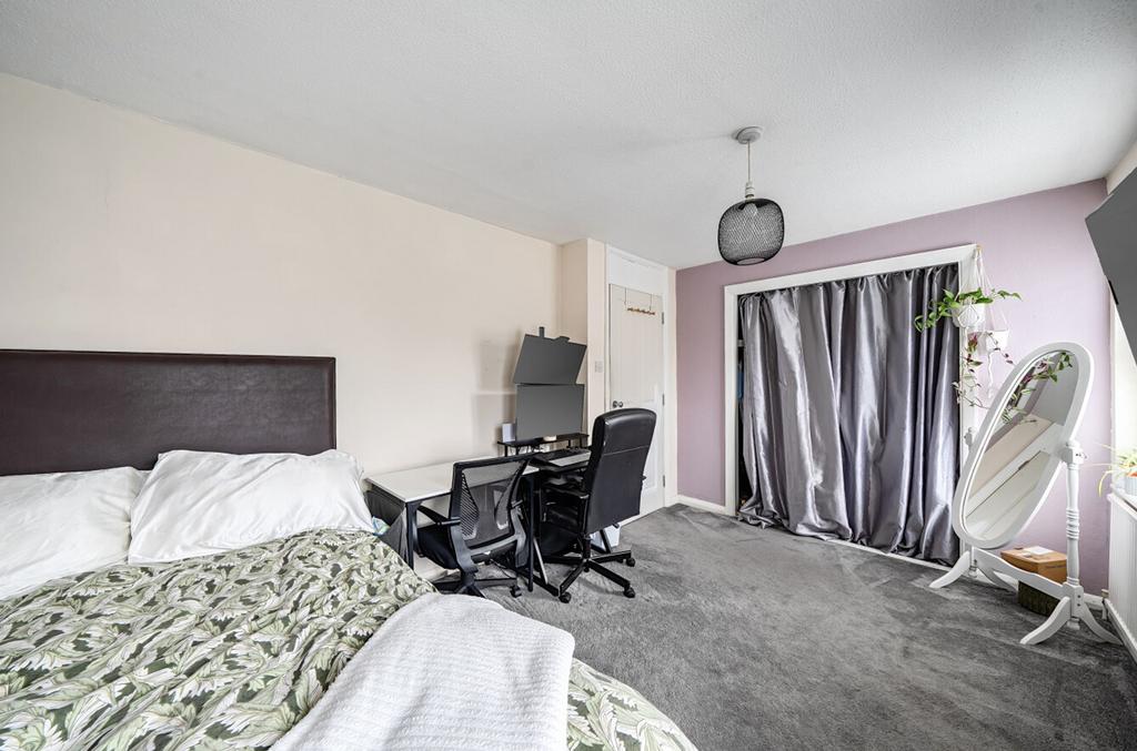 Bedroom 3 (rear right)