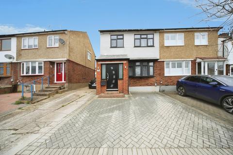 3 bedroom semi-detached house for sale, Pennine Avenue, Luton