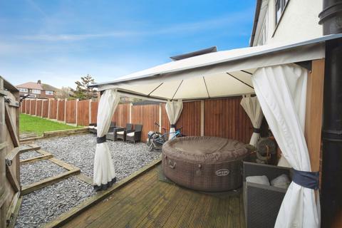 3 bedroom semi-detached house for sale, Pennine Avenue, Luton