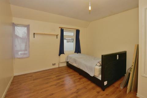 2 bedroom flat for sale, Bond Road, Ashford