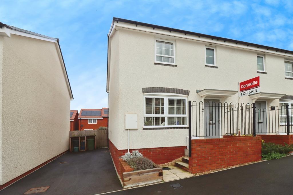 3 bedroom semi-detached house for sale
