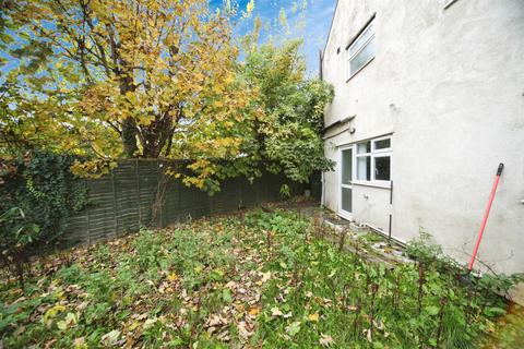 4 bedroom detached house for sale, St. Peters Road, Dunstable