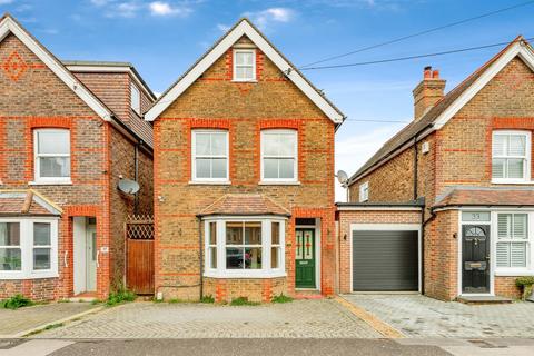 3 bedroom link detached house for sale, Spencers Road, Crawley