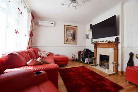 3 bedroom terraced house for sale, Valley Rise, Watford