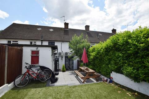 3 bedroom terraced house for sale, Valley Rise, Watford
