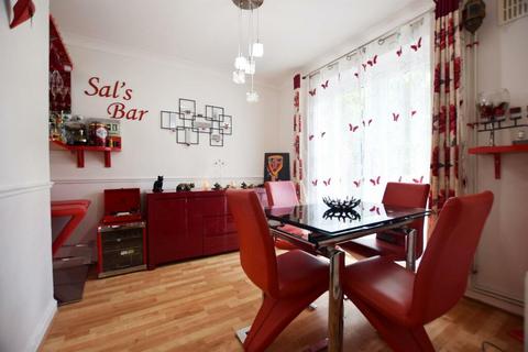 3 bedroom terraced house for sale, Valley Rise, Watford