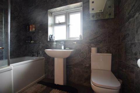 3 bedroom terraced house for sale, Valley Rise, Watford