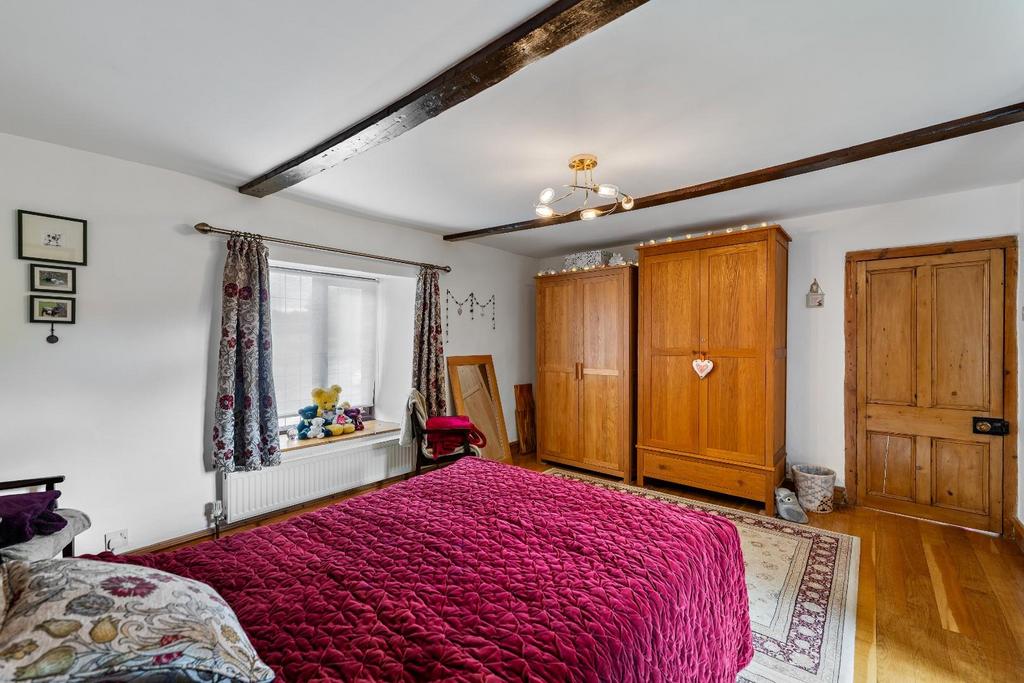 BEDROOM 1 02.jpg