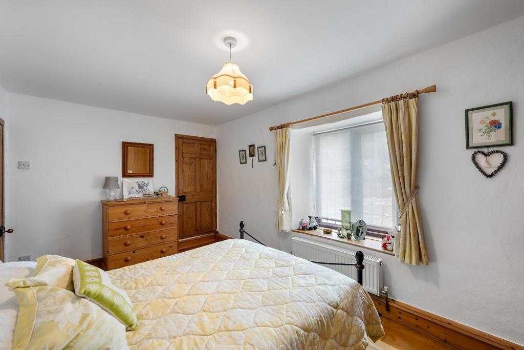 BEDROOM 2 02.jpg