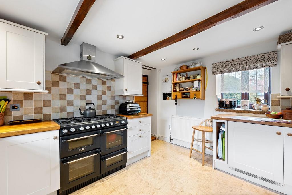 KITCHEN 03.jpg