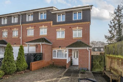 4 bedroom end of terrace house for sale, Ruskin, Caversham, Reading