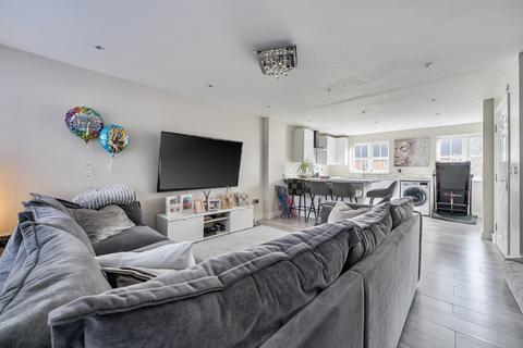 4 bedroom end of terrace house for sale, Ruskin, Caversham, Reading