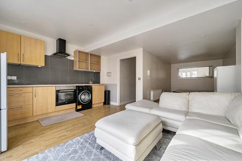 4 bedroom end of terrace house for sale, Ruskin, Caversham, Reading