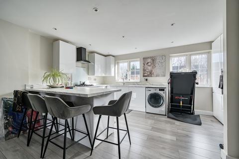4 bedroom end of terrace house for sale, Ruskin, Caversham, Reading