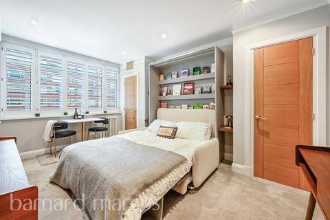 undefined, Balham High Road, London