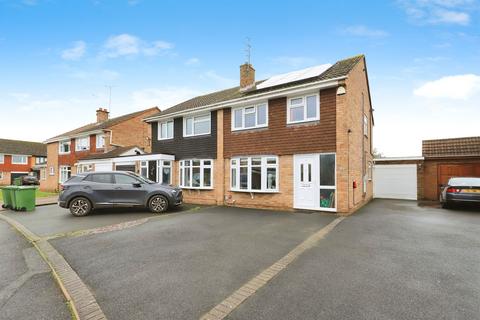3 bedroom semi-detached house for sale, Aldermere Road, Kidderminster