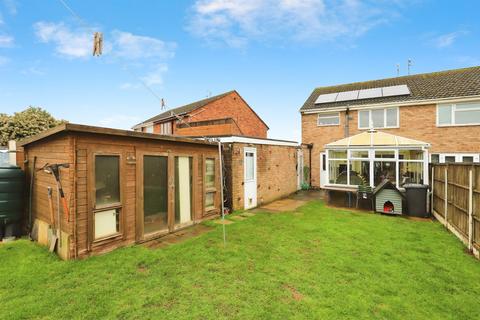 3 bedroom semi-detached house for sale, Aldermere Road, Kidderminster