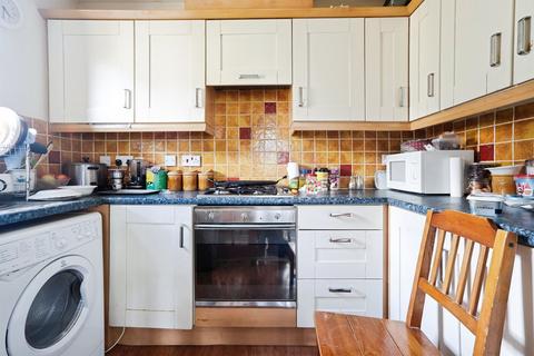 3 bedroom apartment for sale, Holland Park, BRADFORD