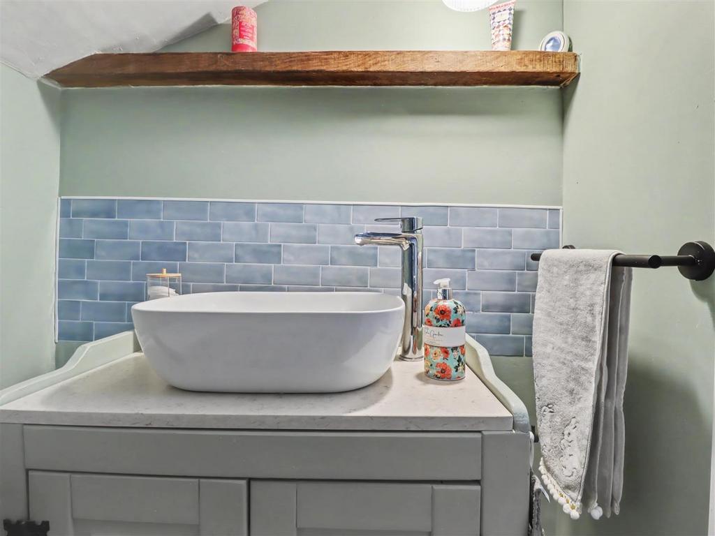 Vanity sink
