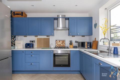 4 bedroom semi-detached house for sale, Towngate Grove, Mirfield WF14