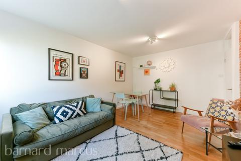 1 bedroom ground floor flat for sale, West Hill Road, London