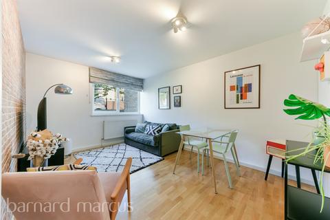 1 bedroom ground floor flat for sale, West Hill Road, London