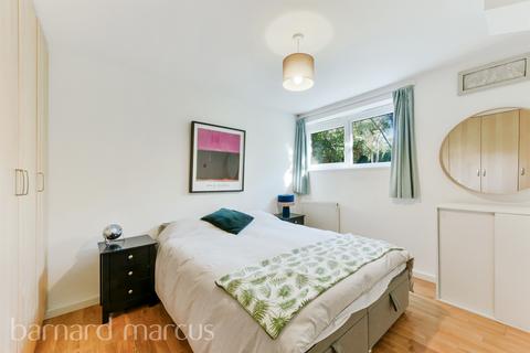 1 bedroom ground floor flat for sale, West Hill Road, London