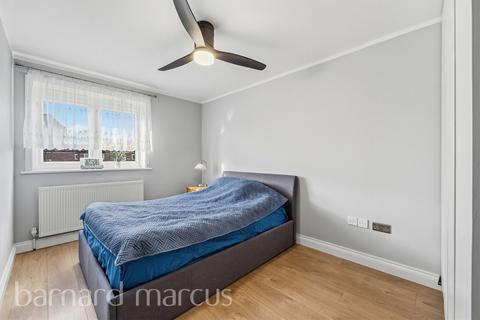 undefined, Dunmow Close, Feltham