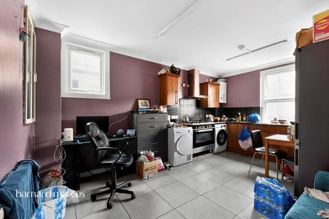 3 bedroom maisonette for sale, Tynemouth Road, Mitcham