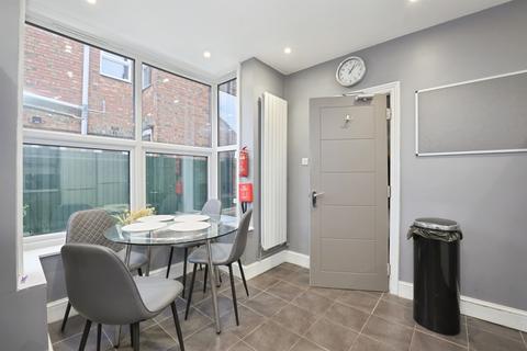 6 bedroom semi-detached house for sale, Waterloo Road, Peterborough