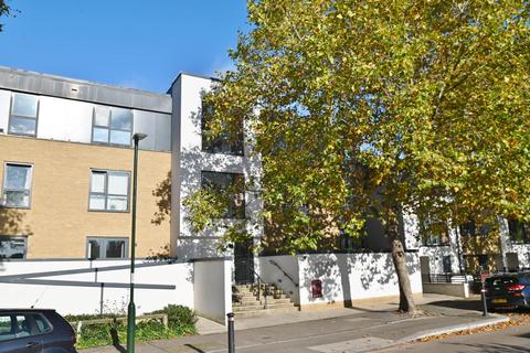 1 bedroom apartment for sale - Somerset Road, Teddington TW11