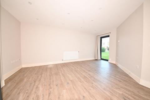 1 bedroom apartment for sale, Somerset Road, Teddington TW11