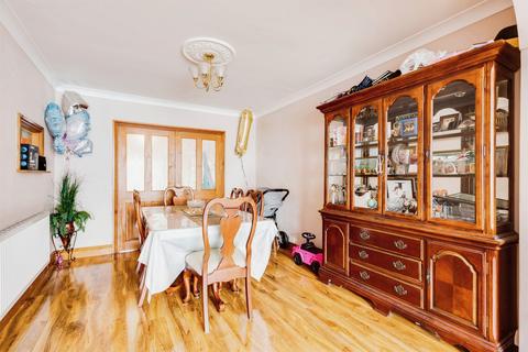 3 bedroom semi-detached house for sale, Cricket Road, Oxford