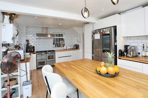 5 bedroom semi-detached house for sale, Wavell Close, Llanishen, Cardiff